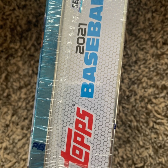 Unopened MLB TOPPS 2021 series one tin!! - Picture 2 of 8
